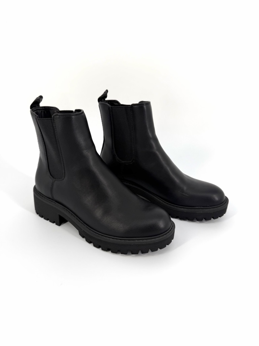 GBG Los Angeles Black Lug-Crew Chelsea Boots